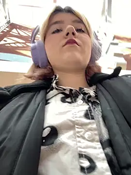 Baby  Naughty online show from March 22, 2025, 11:21 am