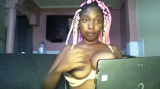Snapshot of Sexxy_bre chatting on December 25, 2024, 2:56 pm Sexxy bre online show from December 25, 2024, 2:56 pm
