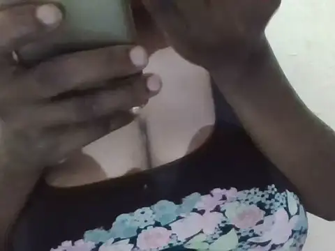 Snapshot of Sexxy_bre chatting on September 26, 2025, 8:18 am Sexxy bre online show from September 26, 2025, 8:18 am