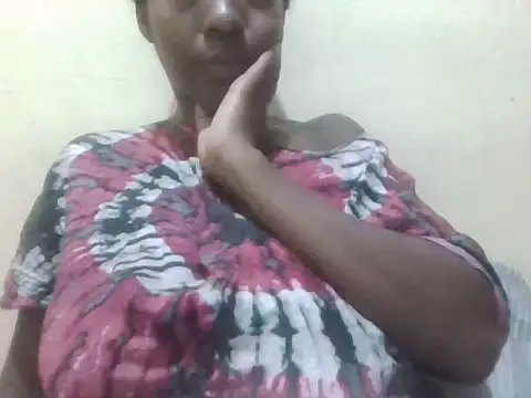 Snapshot of Sexxy_bre chatting on October 4, 2025, 8:34 am Sexxy bre online show from October 4, 2025, 8:34 am