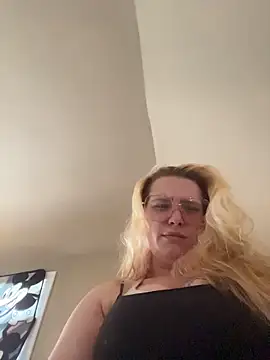 Lalalynn online show from May 3, 2026, 8:15 pm
