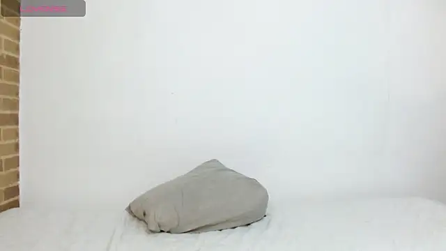 Snapshot of helenacyruss chatting on December 30, 2024, 8:04 pm helenacyruss online show from December 30, 2024, 8:04 pm