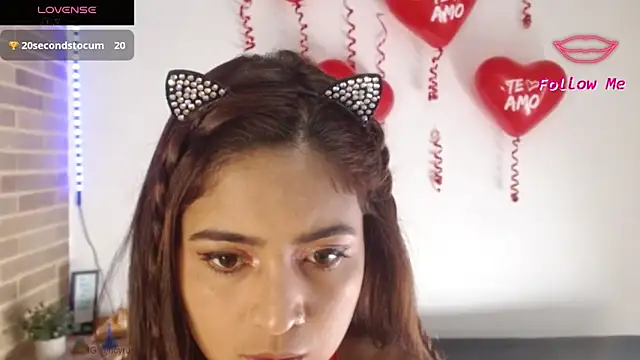 Snapshot of helenacyruss chatting on February 13, 2025, 5:01 pm helenacyruss online show from February 13, 2025, 5:01 pm