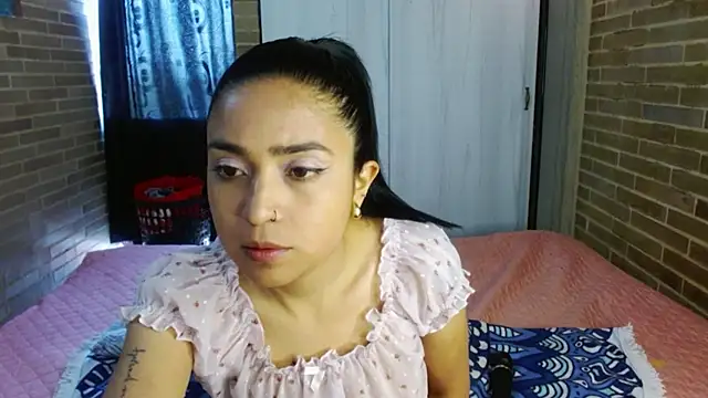 Snapshot of helenacyruss chatting on October 15, 2025, 5:35 pm helenacyruss online show from October 15, 2025, 5:35 pm