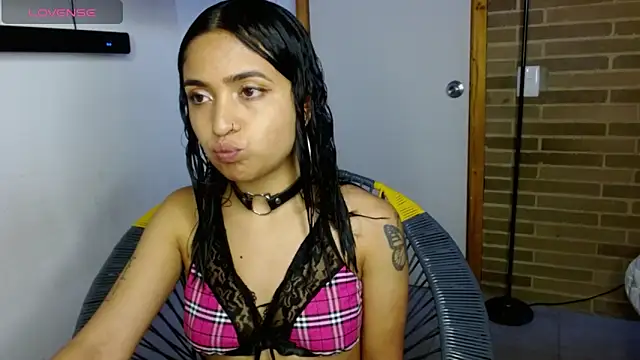 Snapshot of helenacyruss chatting on October 28, 2025, 4:20 pm helenacyruss online show from October 28, 2025, 4:20 pm