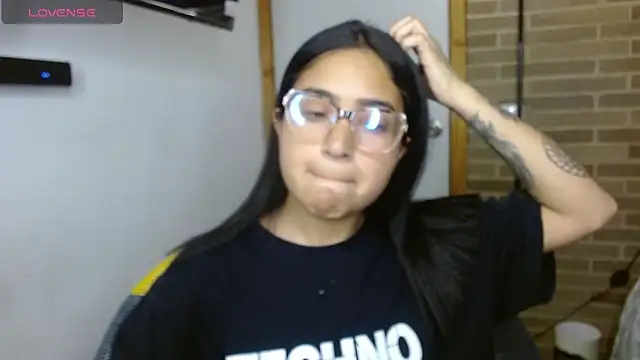 Snapshot of helenacyruss chatting on November 3, 2025, 11:59 pm helenacyruss online show from November 3, 2025, 11:59 pm