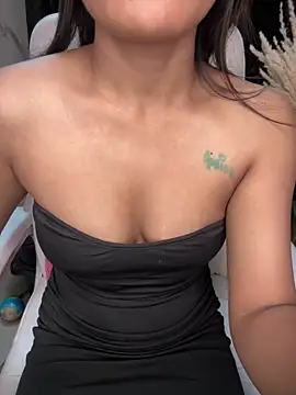 LeisyXO online show from January 3, 2025, 1:05 am