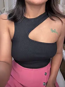 LeisyXO online show from January 22, 2025, 9:43 pm