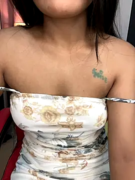 LeisyXO online show from October 6, 2025, 8:06 pm