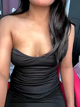 LeisyXO online show from November 9, 2025, 6:17 pm