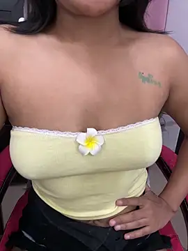 LeisyXO online show from February 9, 2026, 11:09 pm