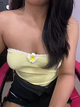 LeisyXO online show from April 24, 2026, 8:33 pm