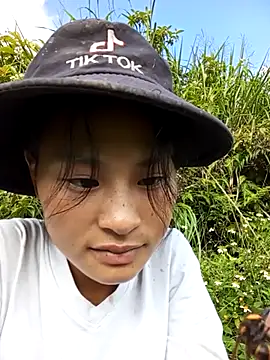 Snapshot of trieungoclnt chatting on October 8, 2025, 8:34 am trieungoclnt online show from October 8, 2025, 8:34 am