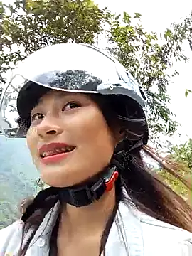 Snapshot of trieungoclnt chatting on October 17, 2025, 5:10 am trieungoclnt online show from October 17, 2025, 5:10 am