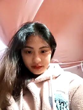 Snapshot of trieungoclnt chatting on October 25, 2025, 9:39 am trieungoclnt online show from October 25, 2025, 9:39 am