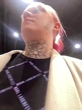 Snapshot of poussichienne chatting on December 20, 2024, 2:16 pm poussichienne online show from December 20, 2024, 2:16 pm