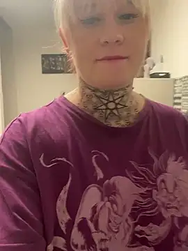 Snapshot of poussichienne chatting on February 13, 2025, 5:33 pm poussichienne online show from February 13, 2025, 5:33 pm