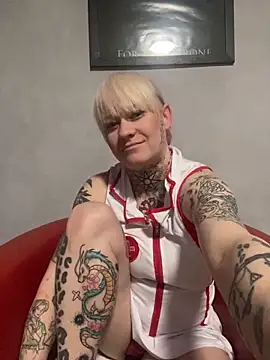 Snapshot of poussichienne chatting on February 14, 2025, 1:29 pm poussichienne online show from February 14, 2025, 1:29 pm