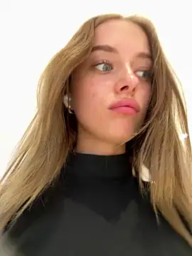 Snapshot of enjoy_my_beauty chatting on February 22, 2025, 4:18 am enjoy my beauty online show from February 22, 2025, 4:18 am