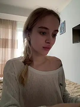 Snapshot of enjoy_my_beauty chatting on May 6, 2026, 6:41 am enjoy my beauty online show from May 6, 2026, 6:41 am