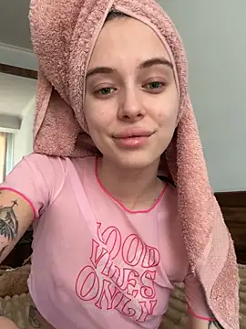 Snapshot of enjoy_my_beauty chatting on May 20, 2026, 6:41 am enjoy my beauty online show from May 20, 2026, 6:41 am