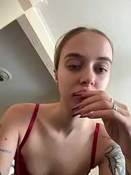 Snapshot of enjoy_my_beauty chatting on May 29, 2026, 6:33 am enjoy my beauty online show from May 29, 2026, 6:33 am