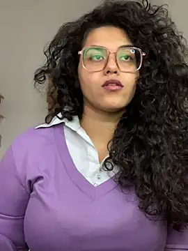 Curvydesifromgermany online show from January 22, 2025, 3:07 pm