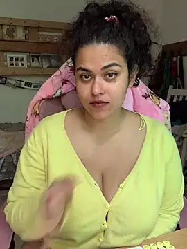Snapshot of Curvydesifromgermany chatting on June 3, 2026, 2:33 pm Curvydesifromgermany online show from June 3, 2026, 2:33 pm