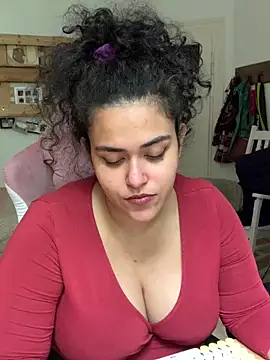 Snapshot of Curvydesifromgermany chatting on June 10, 2026, 1:10 pm Curvydesifromgermany online show from June 10, 2026, 1:10 pm