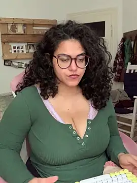 Snapshot of Curvydesifromgermany chatting on June 16, 2026, 6:27 am Curvydesifromgermany online show from June 16, 2026, 6:27 am
