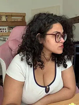 Snapshot of Curvydesifromgermany chatting on June 18, 2026, 1:48 pm Curvydesifromgermany online show from June 18, 2026, 1:48 pm