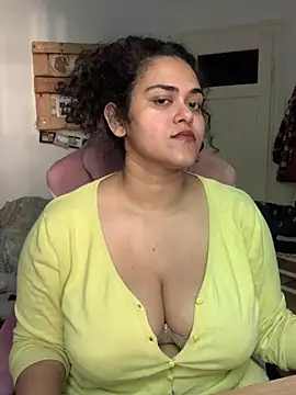Snapshot of Curvydesifromgermany chatting on June 19, 2026, 3:27 pm Curvydesifromgermany online show from June 19, 2026, 3:27 pm