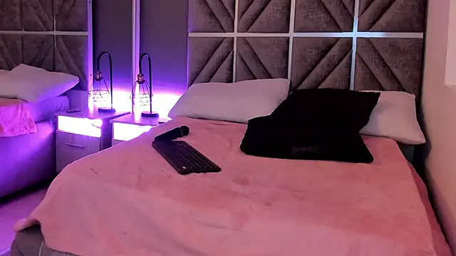 Laura Dicardy online show from March 18, 2025, 7:42 pm