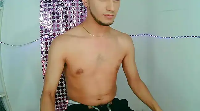 Snapshot of Kevin_Torres chatting on December 3, 2024, 2:14 am Kevin Torres online show from December 3, 2024, 2:14 am