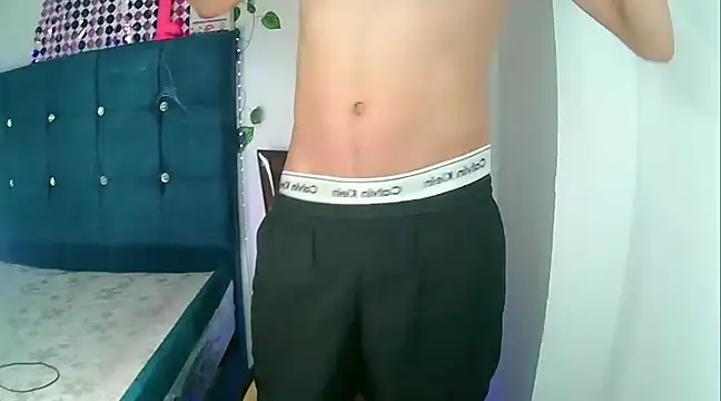 Snapshot of Kevin_Torres chatting on December 11, 2024, 5:53 am Kevin Torres online show from December 11, 2024, 5:53 am