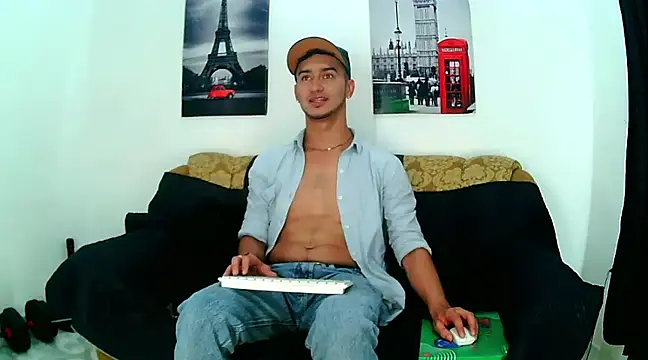 Snapshot of Kevin_Torres chatting on February 5, 2025, 11:50 pm Kevin Torres online show from February 5, 2025, 11:50 pm