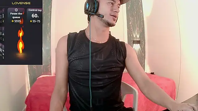 Snapshot of Kevin_Torres chatting on September 18, 2025, 10:12 pm Kevin Torres online show from September 18, 2025, 10:12 pm