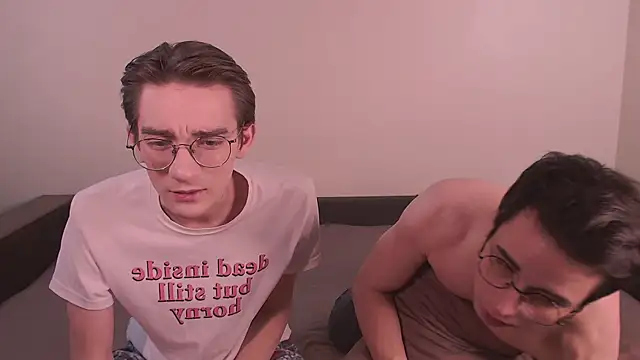 Snapshot of EliotMarks chatting on December 10, 2024, 6:17 pm EliotMarks online show from December 10, 2024, 6:17 pm