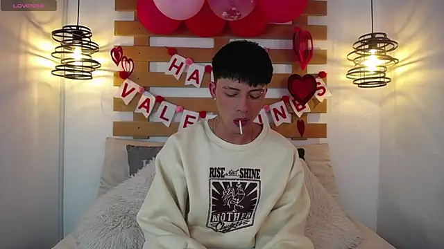 Steev Novoa online show from February 19, 2025, 4:23 am