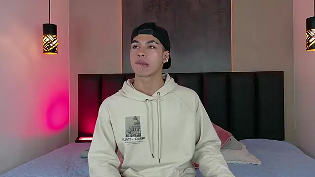 Snapshot of Ken-boy_ chatting on February 22, 2025, 3:01 am Ken-boy online show from February 22, 2025, 3:01 am