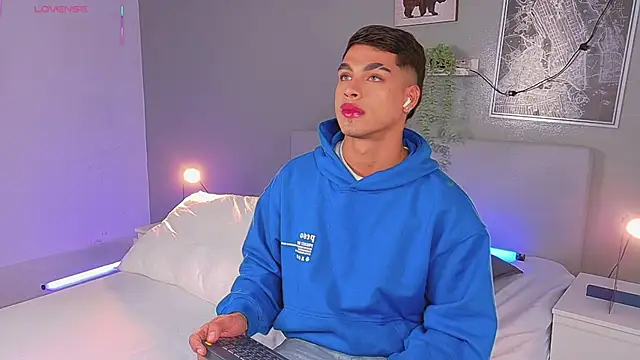 Snapshot of Ken-boy_ chatting on October 1, 2025, 11:38 am Ken-boy online show from October 1, 2025, 11:38 am