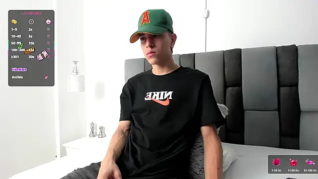 Snapshot of Dei_v_48 chatting on March 6, 2025, 7:43 pm Dei v 48 online show from March 6, 2025, 7:43 pm