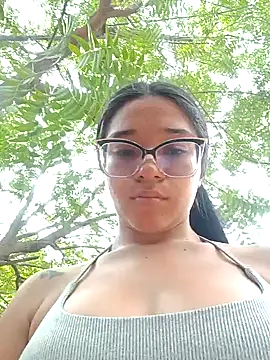 -VICKKY online show from February 28, 2025, 2:09 pm