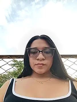 -VICKKY online show from November 23, 2025, 9:25 pm