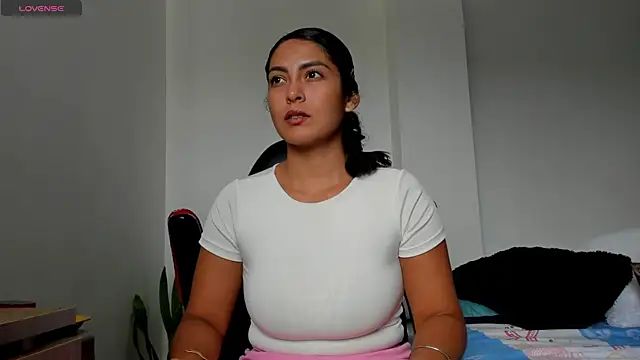 sofiaparker8 online show from May 3, 2026, 7:42 pm