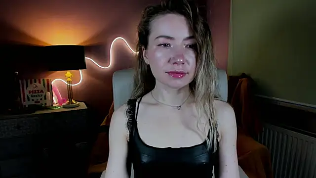 Mia Tasty online show from December 5, 2025, 7:39 am