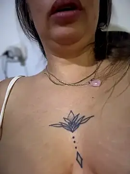 Emiily lee online show from July 2, 2026, 2:22 am