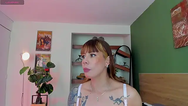 Snapshot of iriiina_veneno chatting on May 15, 2026, 12:50 am iriiina veneno online show from May 15, 2026, 12:50 am