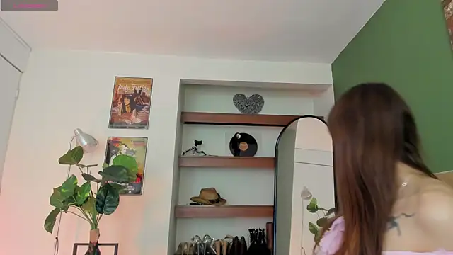 Snapshot of iriiina_veneno chatting on July 2, 2026, 12:32 am iriiina veneno online show from July 2, 2026, 12:32 am
