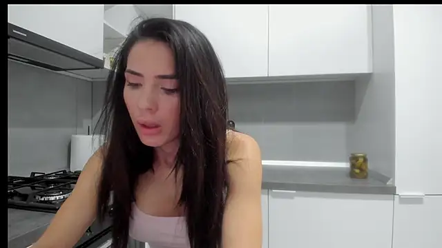 Snapshot of Emmapmg chatting on November 17, 2025, 10:26 pm Emmapmg online show from November 17, 2025, 10:26 pm